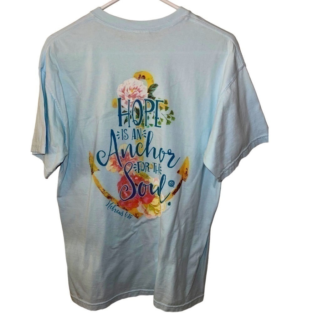 GIRLIE GIRL ORIGINALS “HOPE ANCHORS THE SOUL” GRAPHIC S/S TEE SIZE MEDIUM